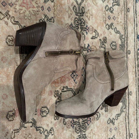 Sam Edelman Louie Fringe Booties in suede in gray taupe | Size 6.5 - Picture 3 of 8